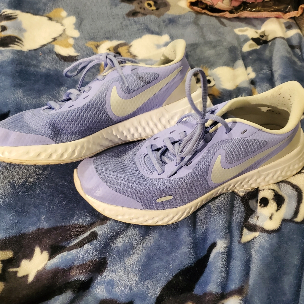 Nike Revolution 5 Either 7y Or 85 Womens